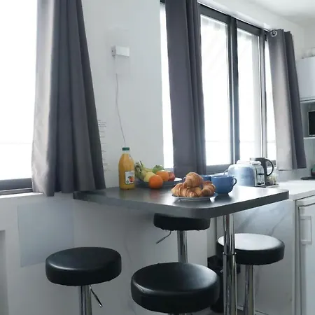 Champs Elysees & Arc De Triomphe - Cityapartmentstay Paris